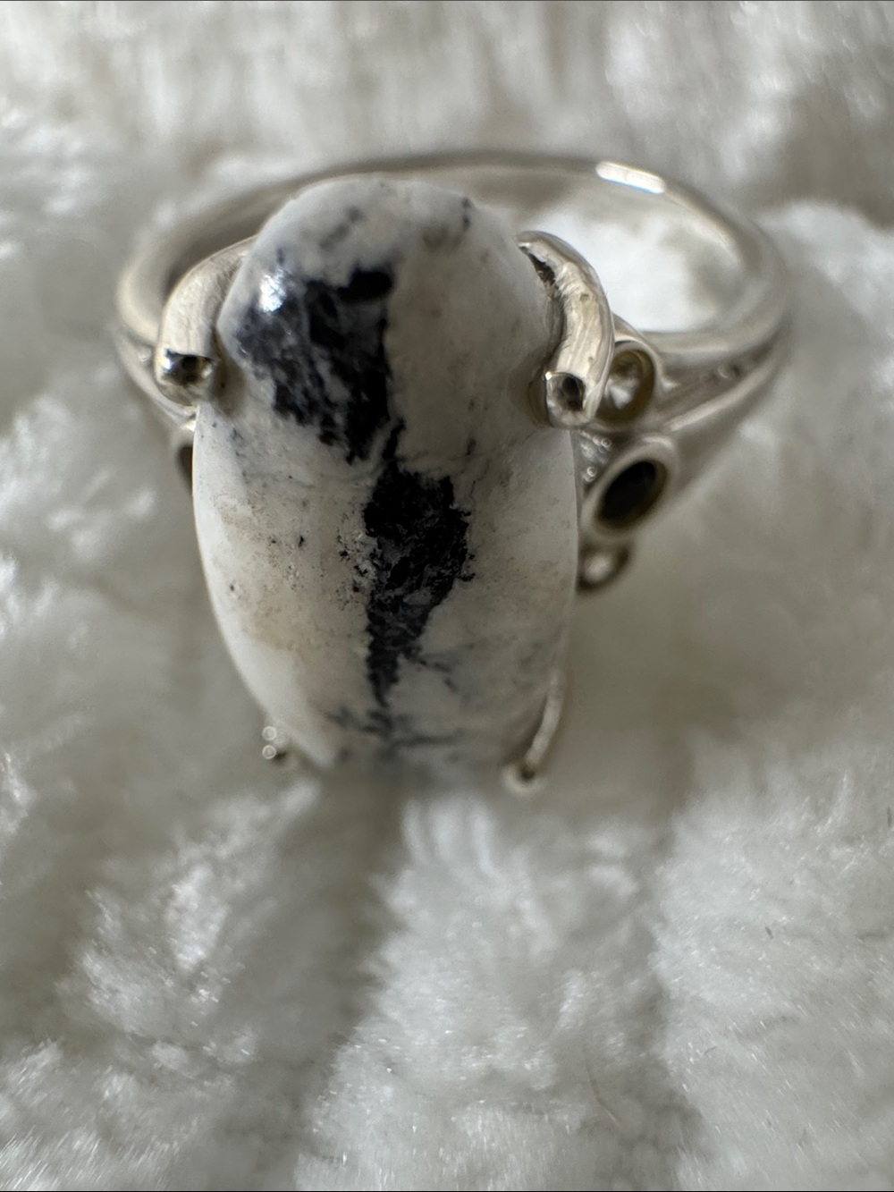 Ring American Natural White Buffalo Stone Ring Size 7.5